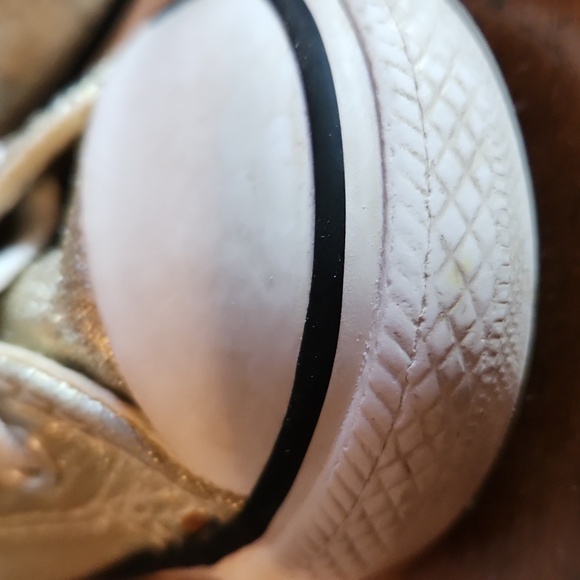 Converse Gold Shimmering Toddler High-Tops Size 3 - Picture 10 of 16